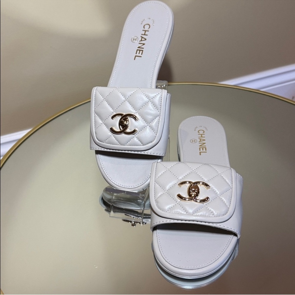 Chanel 25B Turnlock CC Interlocking logo Quilted leather sandals Sz 38.5 - Picture 8 of 15